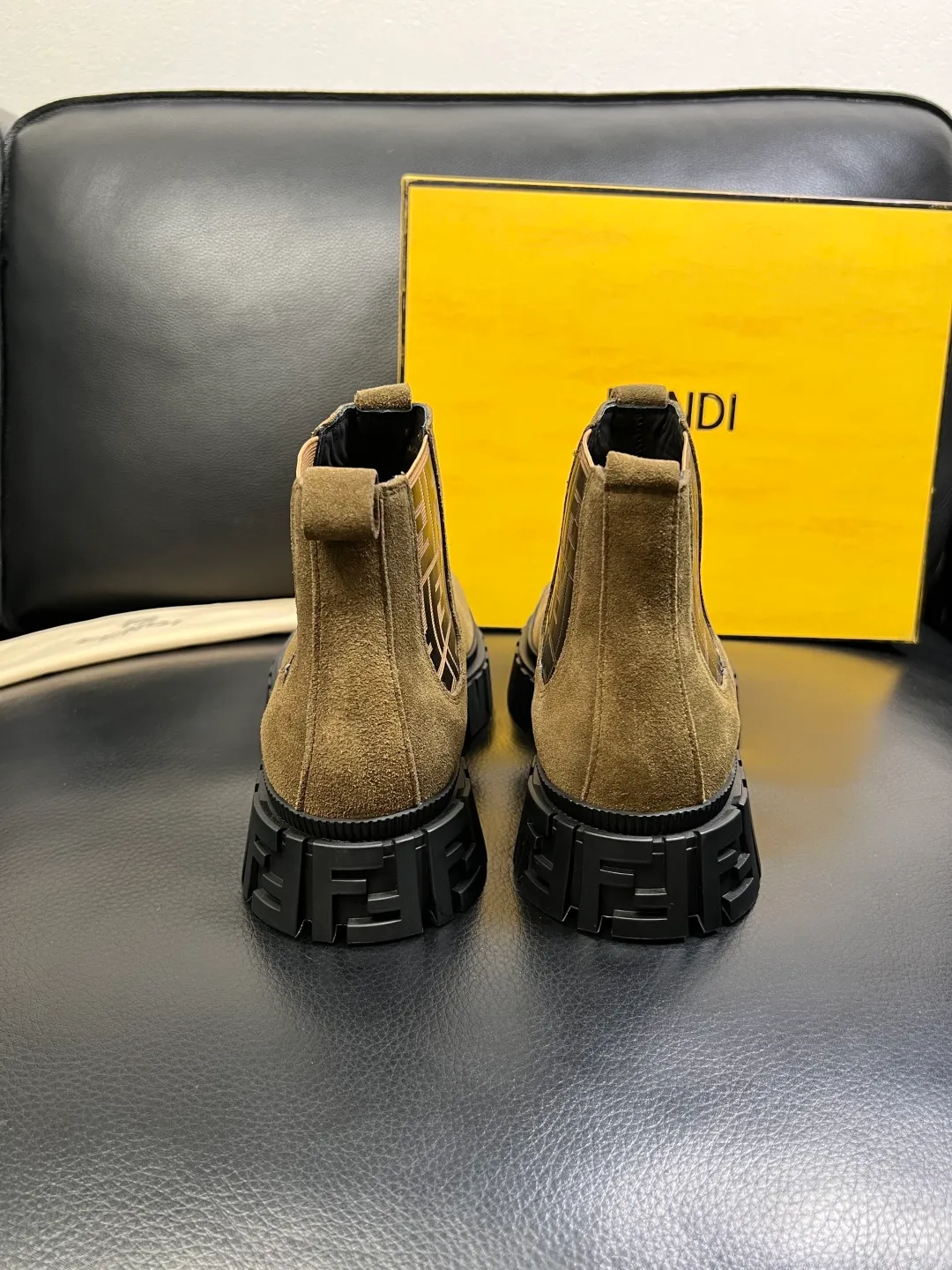 Men's shoes 💰900 FENDI High-quality top craftsmanship, Fendi boots high-top counter synchronization, original factory configuration imported Italian cowhide fly-knit fabric, imported cowhide lining, breathable and comfortable, soles: original soles specially provided by the original factory, original factory and single goods are welcome to compare, code number 39-44 (customized 38 45)